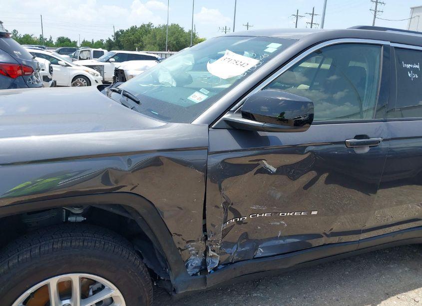 Photo 6 of 2023 Jeep Grand CHEROKEE L LAREDO 4X4 (VIN 1C4RJKAG3P8807832)
