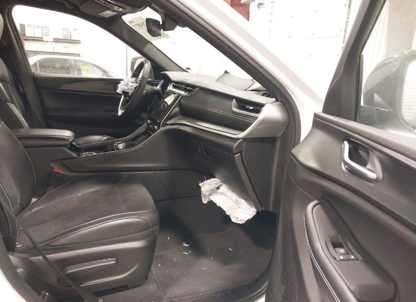 Photo 5 of 2023 Jeep Grand CHEROKEE L LAREDO/L ALTITUDE (VIN 1C4RJKAG3P8884796)