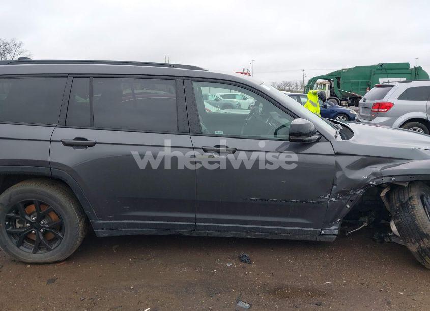 Photo 13 of 2024 Jeep Grand CHEROKEE L ALTITUDE 4X4 (VIN 1C4RJKAG4R8535861)
