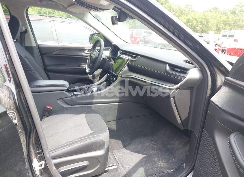 Photo 5 of 2023 Jeep Grand CHEROKEE L LAREDO 4X4 (VIN 1C4RJKAG6P8865787)