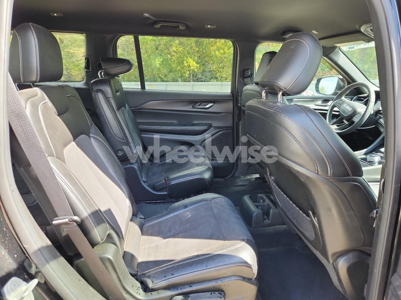 Photo 11 of 2024 JEEP GRAND CHEROKEE L LAREDO (VIN 1C4RJKAG6R8595818)