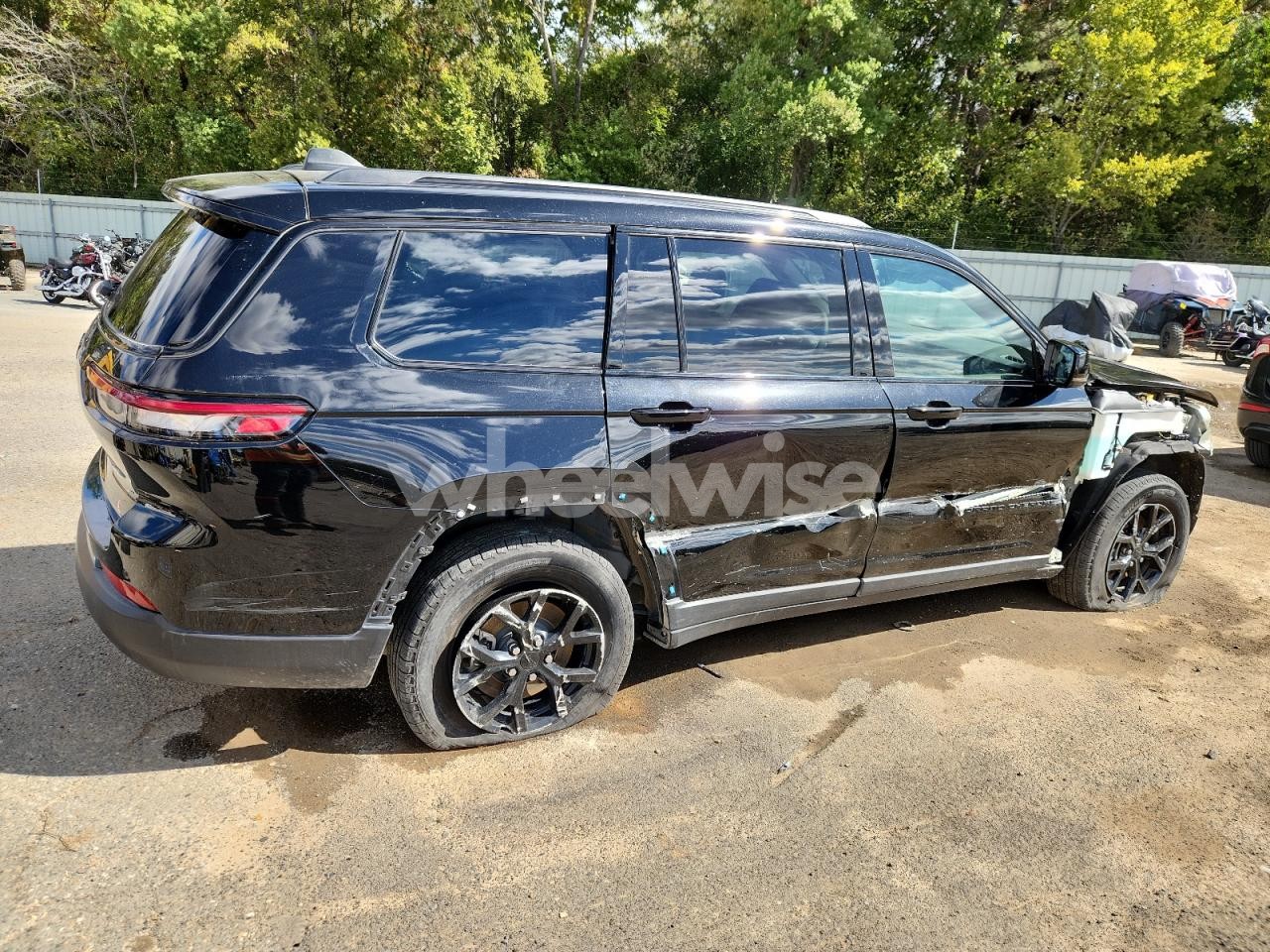 Photo 3 of 2024 JEEP GRAND CHEROKEE L LAREDO (VIN 1C4RJKAG6R8595818)