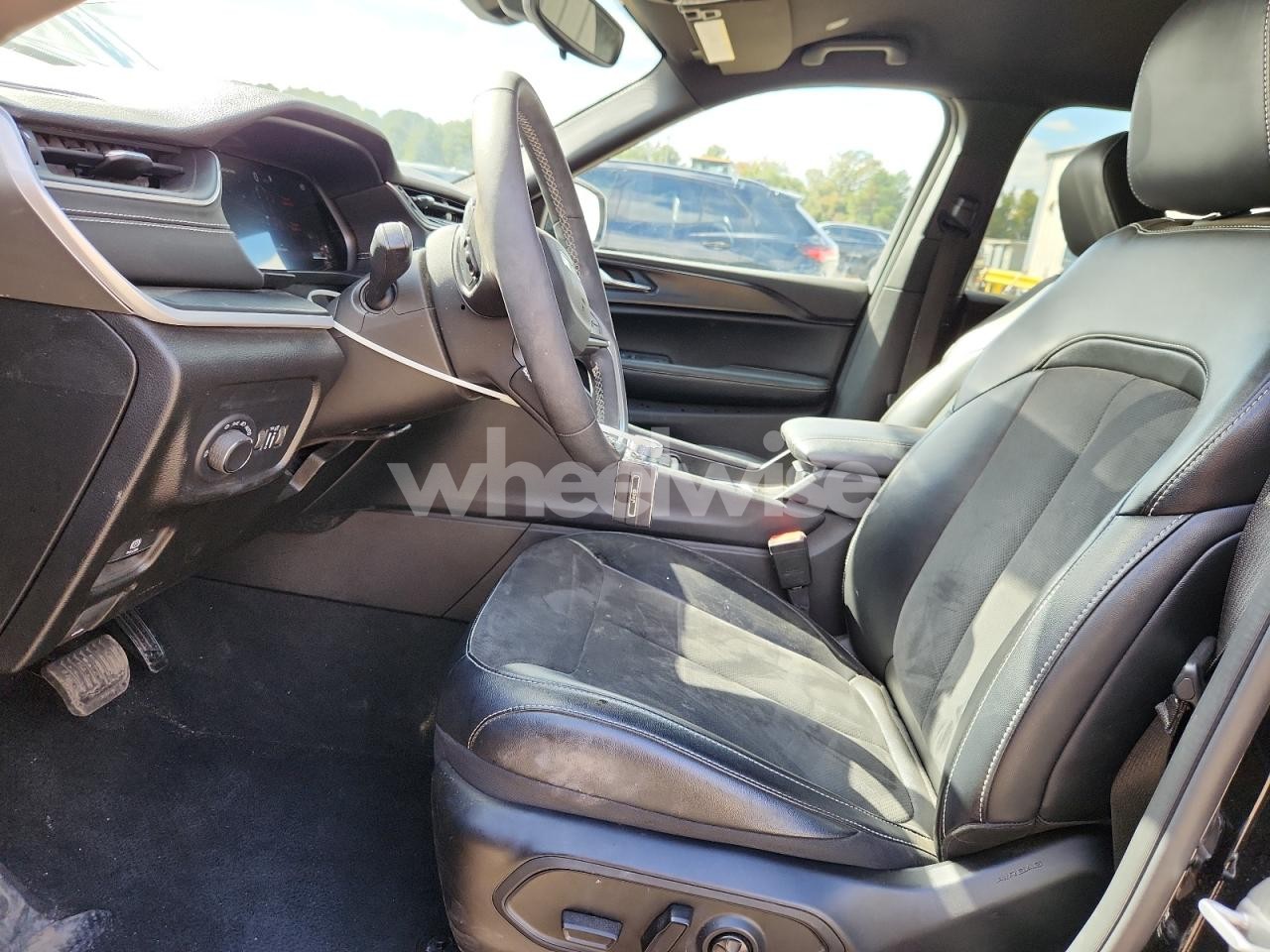 Photo 7 of 2024 JEEP GRAND CHEROKEE L LAREDO (VIN 1C4RJKAG6R8595818)