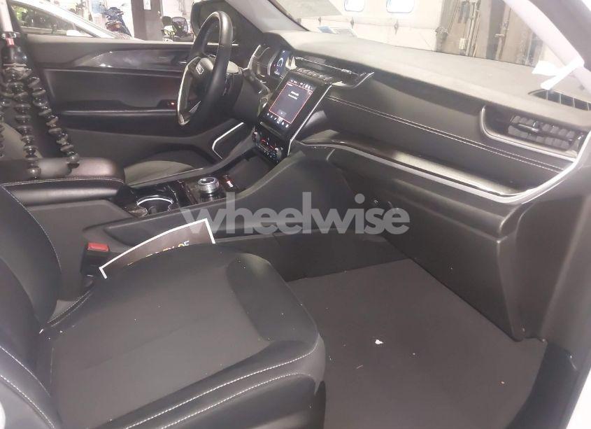 Photo 5 of 2022 Jeep Grand CHEROKEE L LAREDO 4X4 (VIN 1C4RJKAG7N8542572)