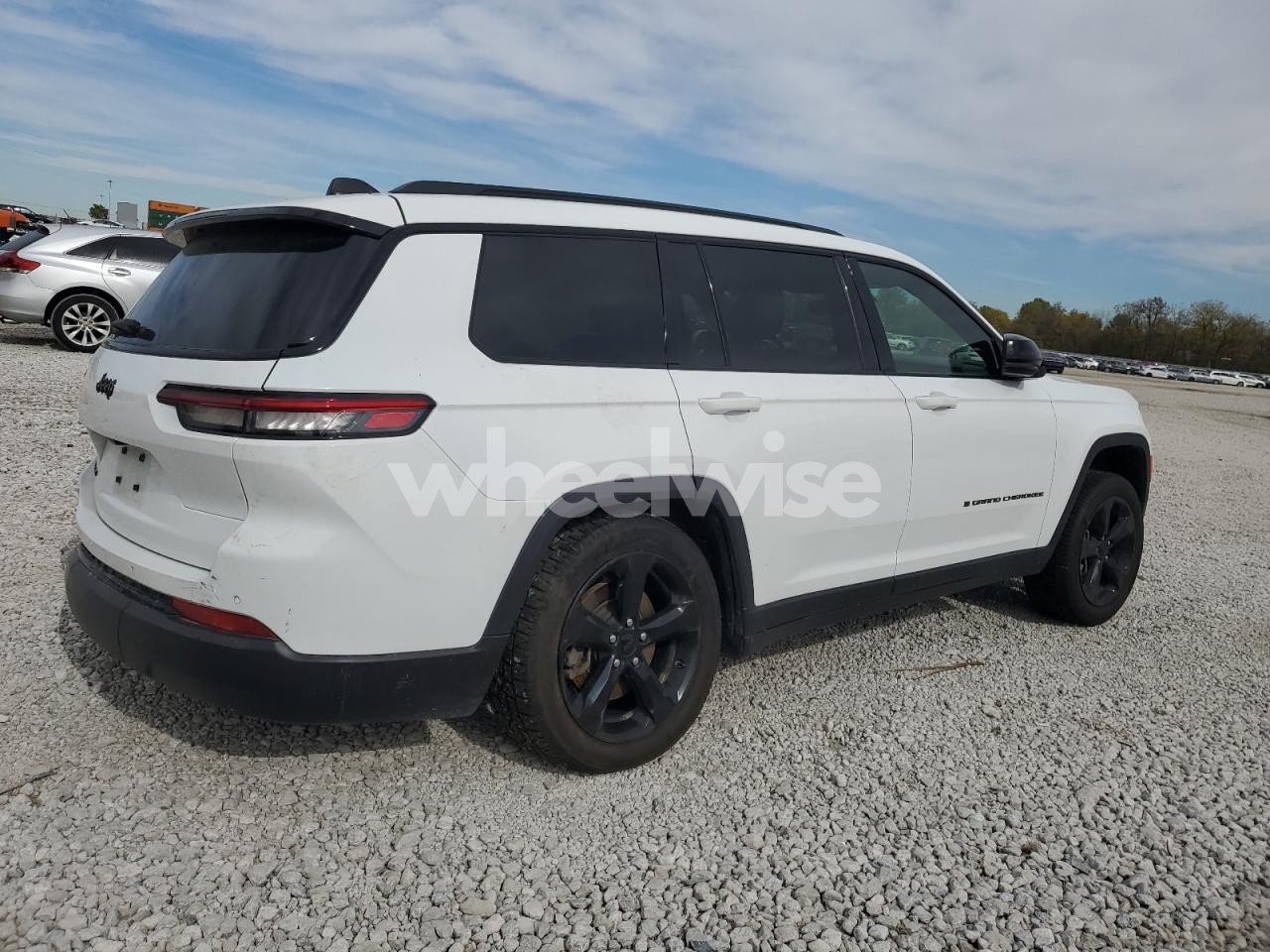 Photo 3 of 2022 JEEP GRAND CHEROKEE L LAREDO (VIN 1C4RJKAGXN8615630)