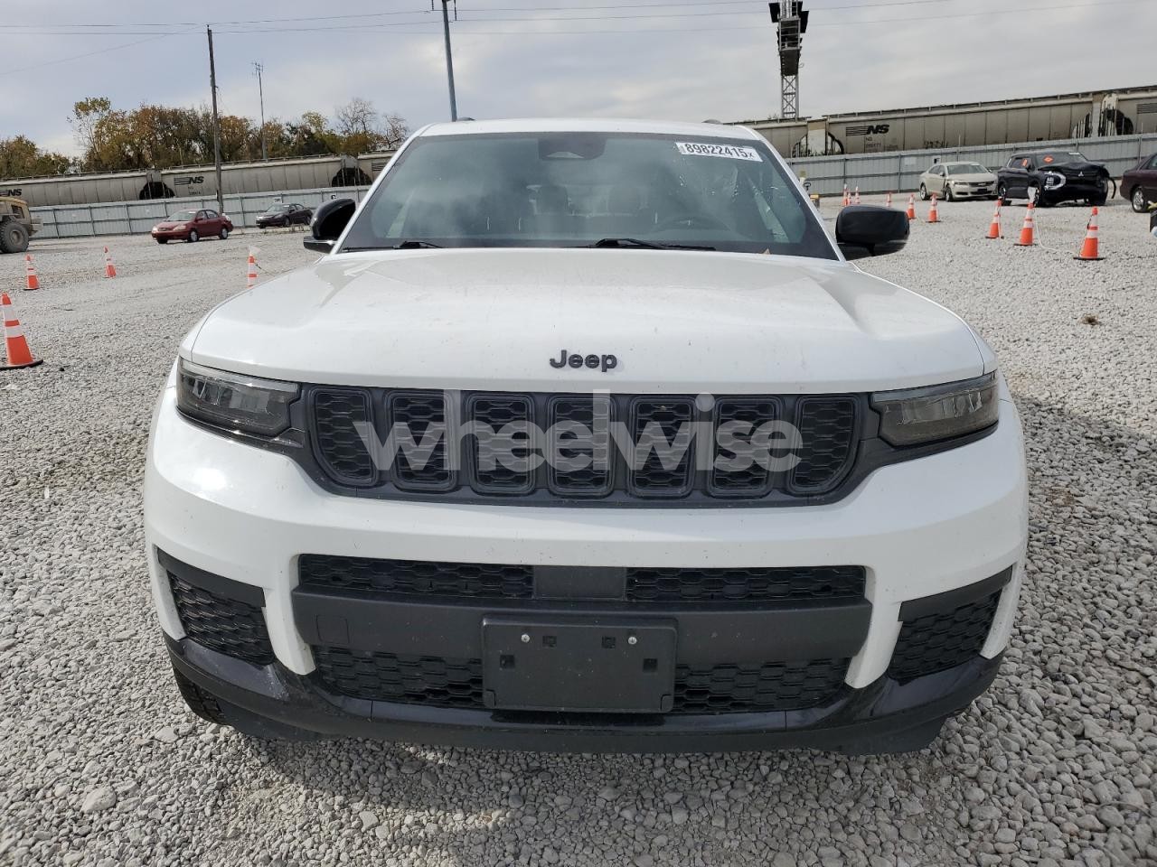 Photo 5 of 2022 JEEP GRAND CHEROKEE L LAREDO (VIN 1C4RJKAGXN8615630)