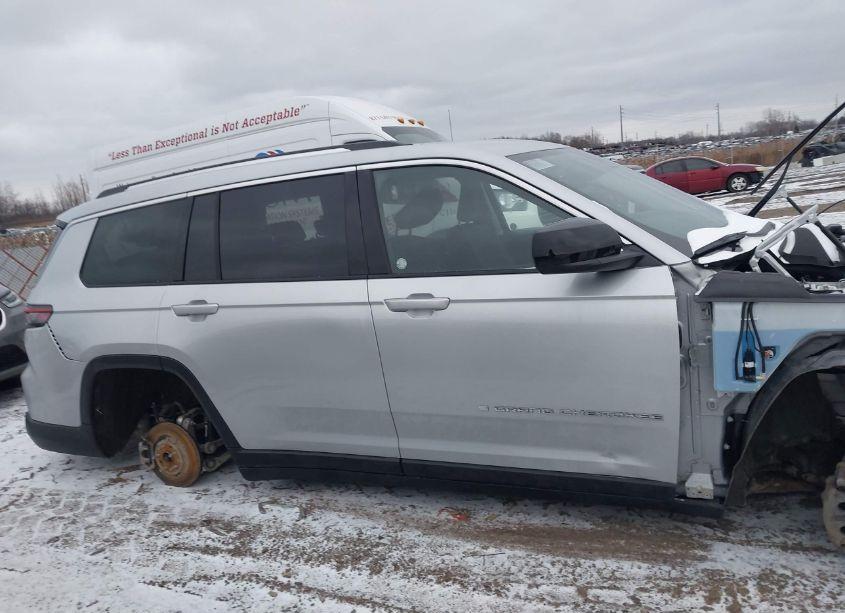 Photo 12 of 2023 Jeep Grand CHEROKEE L LAREDO 4X4 (VIN 1C4RJKAGXP8870135)