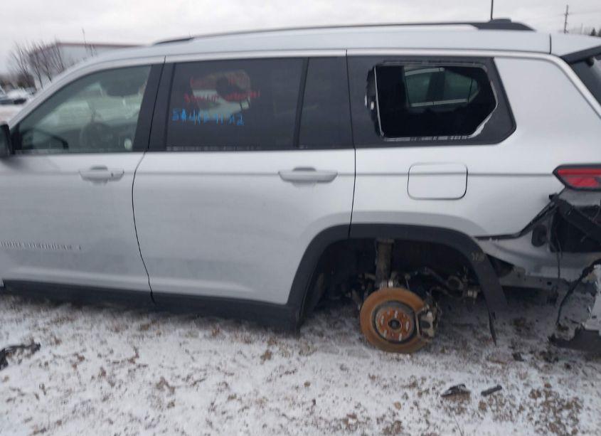 Photo 13 of 2023 Jeep Grand CHEROKEE L LAREDO 4X4 (VIN 1C4RJKAGXP8870135)