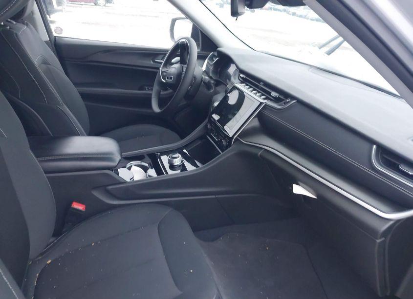 Photo 5 of 2023 Jeep Grand CHEROKEE L LAREDO 4X4 (VIN 1C4RJKAGXP8870135)