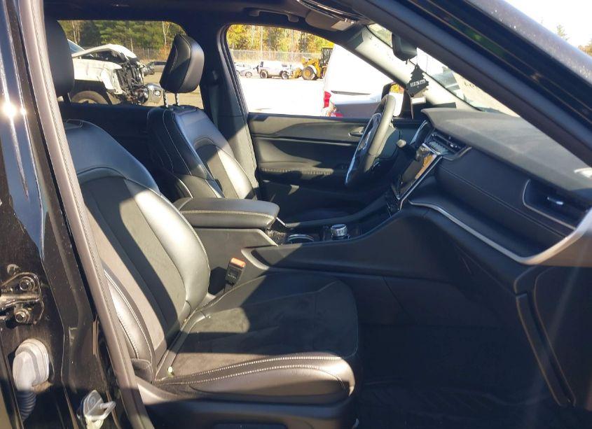 Photo 5 of 2023 Jeep Grand CHEROKEE L ALTITUDE 4X4 (VIN 1C4RJKAGXP8872788)