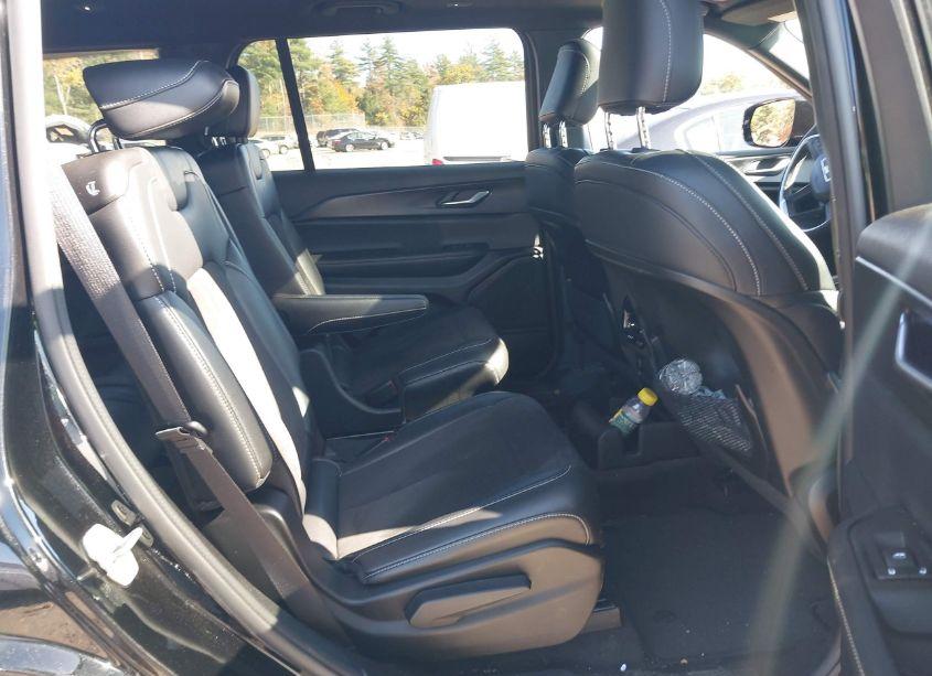 Photo 8 of 2023 Jeep Grand CHEROKEE L ALTITUDE 4X4 (VIN 1C4RJKAGXP8872788)