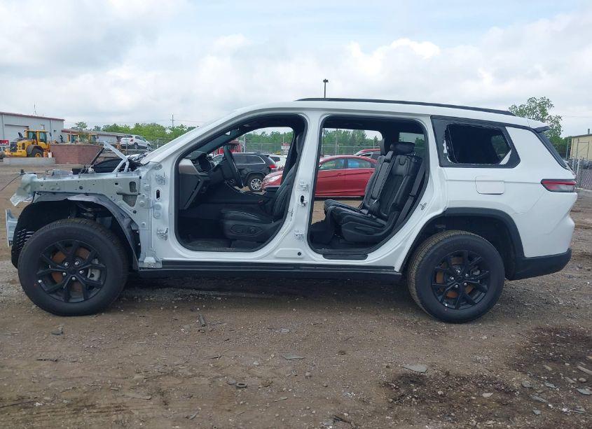 Photo 13 of 2024 Jeep Grand CHEROKEE L ALTITUDE 4X4 (VIN 1C4RJKAGXR8517512)