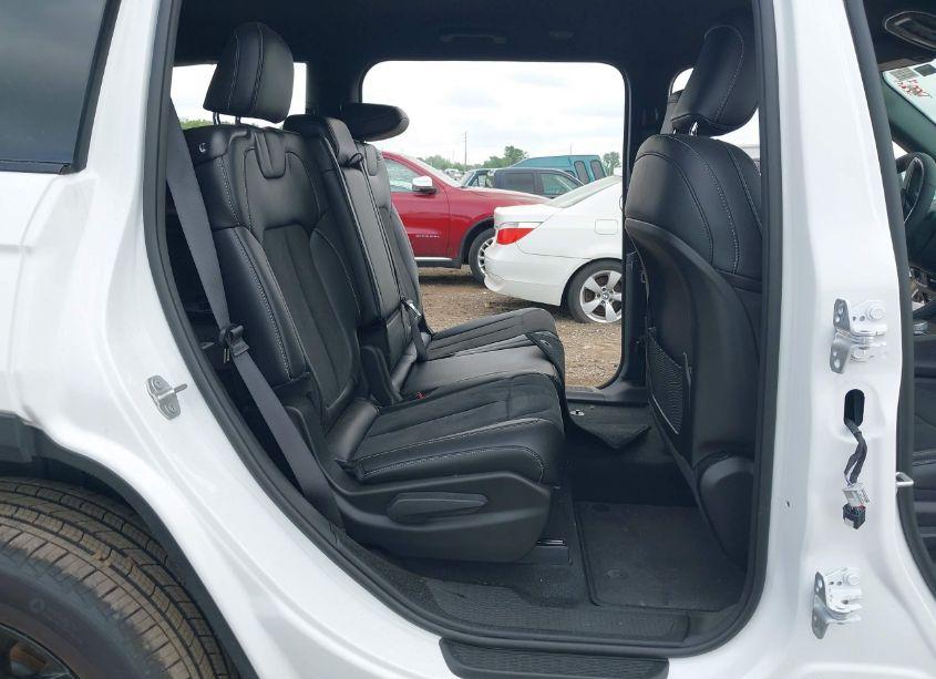 Photo 8 of 2024 Jeep Grand CHEROKEE L ALTITUDE 4X4 (VIN 1C4RJKAGXR8517512)