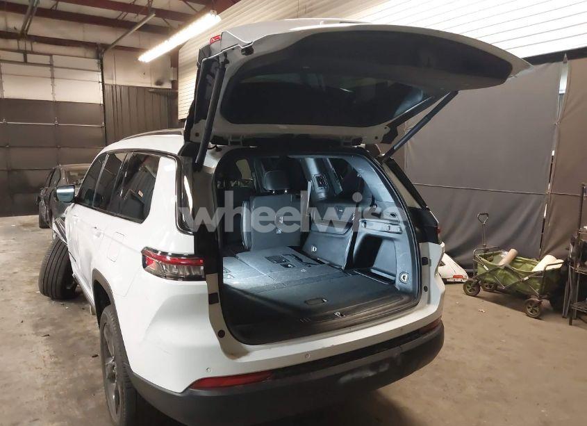 Photo 3 of 2024 Jeep Grand CHEROKEE L LIMITED 4X4 (VIN 1C4RJKBG0R8515797)