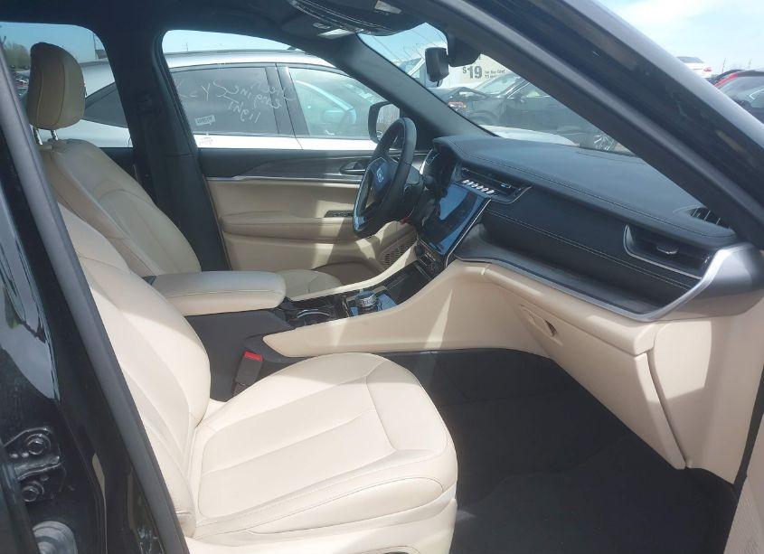 Photo 5 of 2023 Jeep Grand CHEROKEE L LIMITED 4X4 (VIN 1C4RJKBG2P8733043)