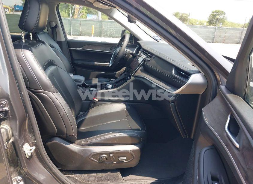 Photo 5 of 2023 Jeep Grand CHEROKEE L LIMITED 4X4 (VIN 1C4RJKBG2P8886358)