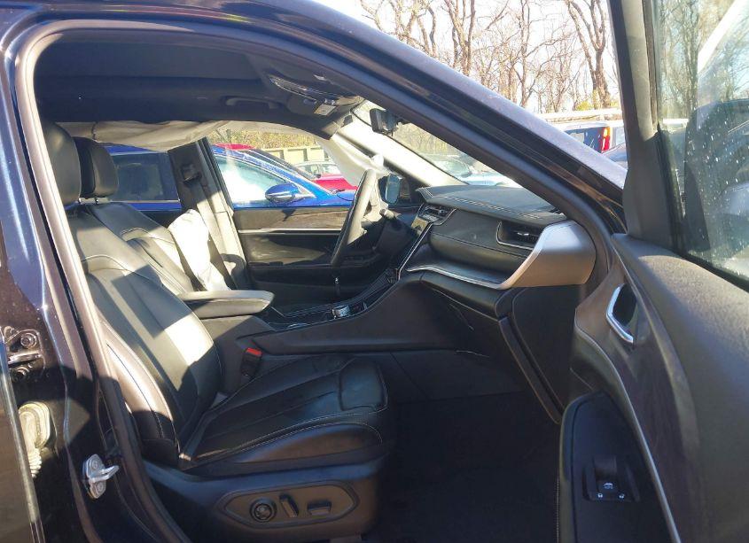 Photo 5 of 2024 Jeep Grand CHEROKEE L LIMITED 4X4 (VIN 1C4RJKBG2R8543925)