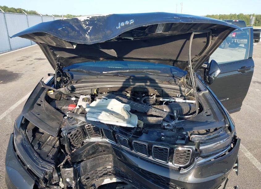 Photo 10 of 2023 Jeep Grand CHEROKEE L LIMITED 4X4 (VIN 1C4RJKBG3P8799505)