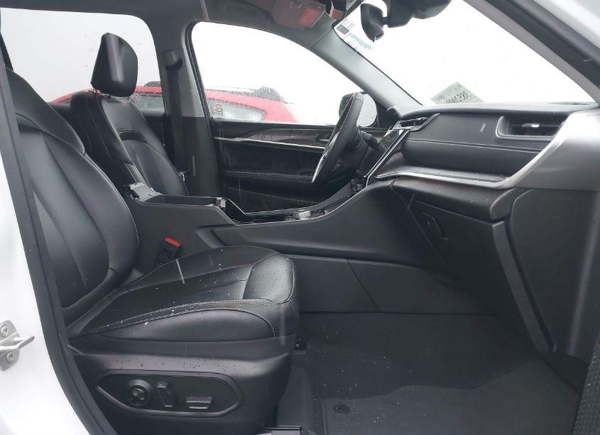 Photo 5 of 2023 Jeep Grand CHEROKEE L LIMITED 4X4 (VIN 1C4RJKBG3P8884618)