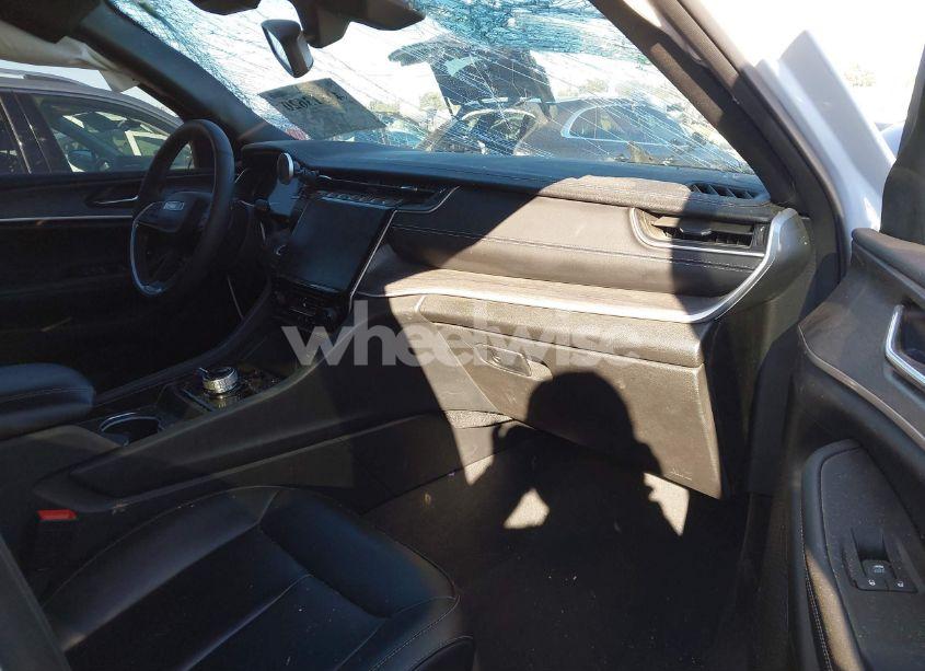 Photo 5 of 2024 Jeep Grand CHEROKEE L LIMITED 4X4 (VIN 1C4RJKBG3R8531184)