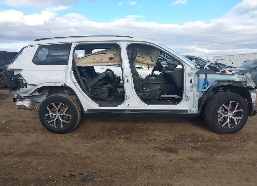 Photo 13 of 2023 Jeep Grand CHEROKEE L LIMITED (VIN 1C4RJKBG4P8781577)