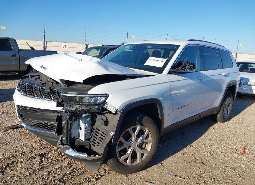Photo 2 of 2023 Jeep Grand CHEROKEE L LIMITED 4X4 (VIN 1C4RJKBG4P8828798)