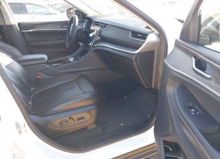 Photo 5 of 2023 Jeep Grand CHEROKEE L LIMITED 4X4 (VIN 1C4RJKBG4P8828798)