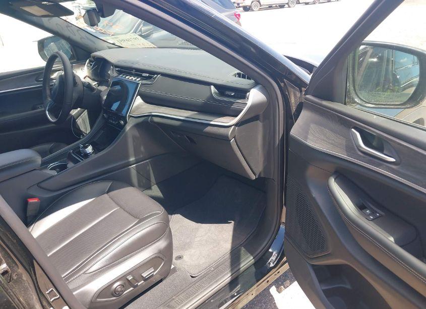 Photo 5 of 2024 Jeep Grand CHEROKEE L LIMITED 4X4 (VIN 1C4RJKBG4R8542727)