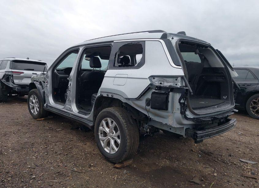 Photo 3 of 2023 Jeep Grand CHEROKEE L LIMITED 4X4 (VIN 1C4RJKBG7P8821084)