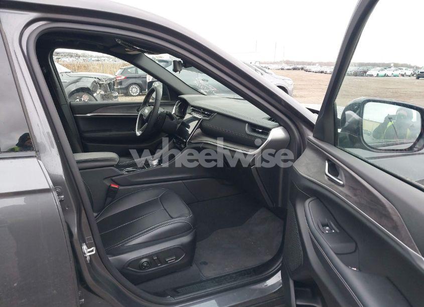 Photo 5 of 2024 Jeep Grand CHEROKEE L LIMITED 4X4 (VIN 1C4RJKBG8R8542522)