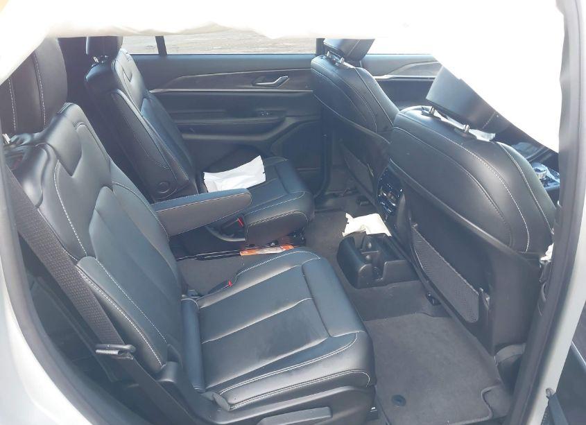 Photo 8 of 2024 Jeep Grand CHEROKEE L LIMITED 4X4 (VIN 1C4RJKBGXR8622470)