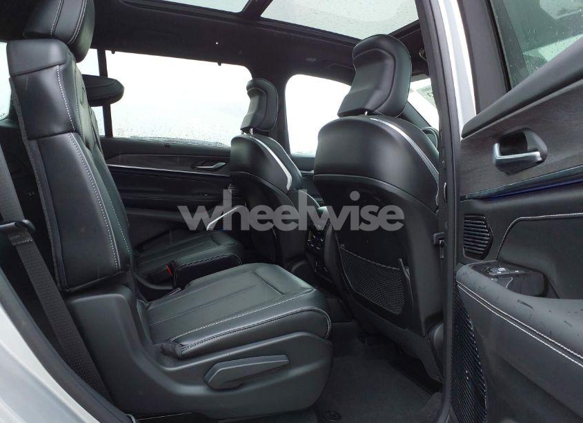 Photo 8 of 2021 Jeep Grand CHEROKEE L OVERLAND 4X4 (VIN 1C4RJKDG5M8170935)