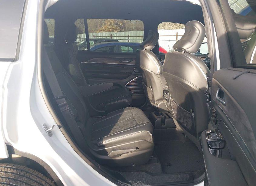 Photo 8 of 2022 Jeep Grand CHEROKEE L OVERLAND 4X4 (VIN 1C4RJKDG5N8526513)