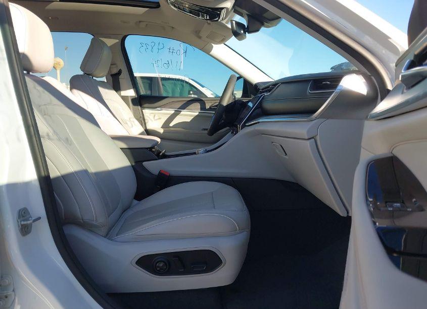 Photo 5 of 2023 Jeep Grand CHEROKEE L OVERLAND 4X4 (VIN 1C4RJKDG7P8107677)