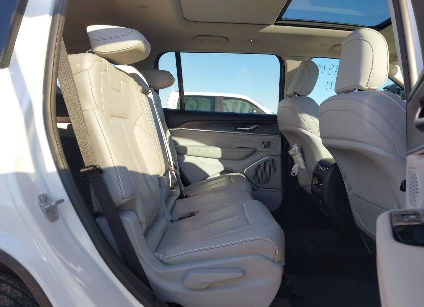 Photo 8 of 2023 Jeep Grand CHEROKEE L OVERLAND 4X4 (VIN 1C4RJKDG7P8107677)