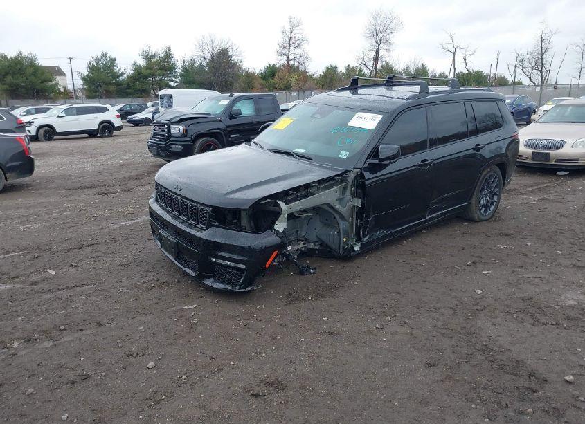 Photo 2 of 2023 Jeep Grand CHEROKEE L SUMMIT 4X4 (VIN 1C4RJKEG2P8700460)