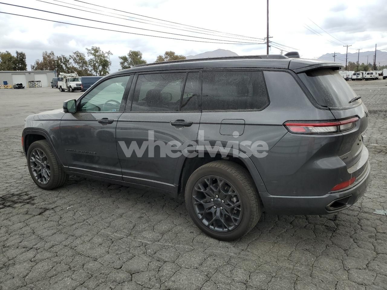 Photo 2 of 2024 JEEP CHEROKEE (VIN 1C4RJKEG7R8919742)