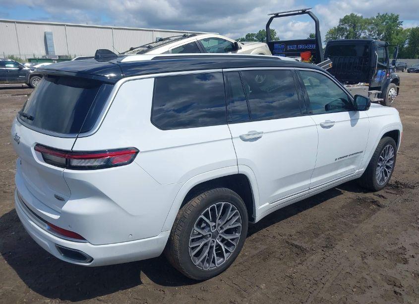 Photo 4 of 2023 Jeep Grand CHEROKEE L SUMMIT RESERVE 4X4 (VIN 1C4RJKET6P8864971)