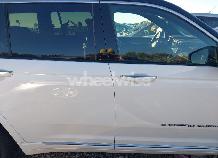 Photo 13 of 2023 Jeep Grand CHEROKEE L SUMMIT RESERVE 4X4 (VIN 1C4RJKET8P8721939)