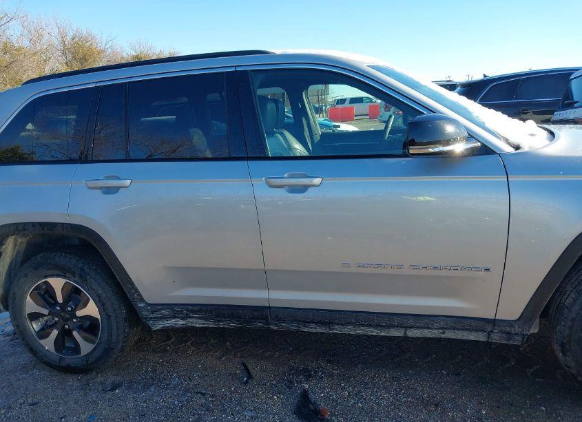 Photo 13 of 2024 Jeep Grand CHEROKEE 4XE (VIN 1C4RJYB60R8516751)