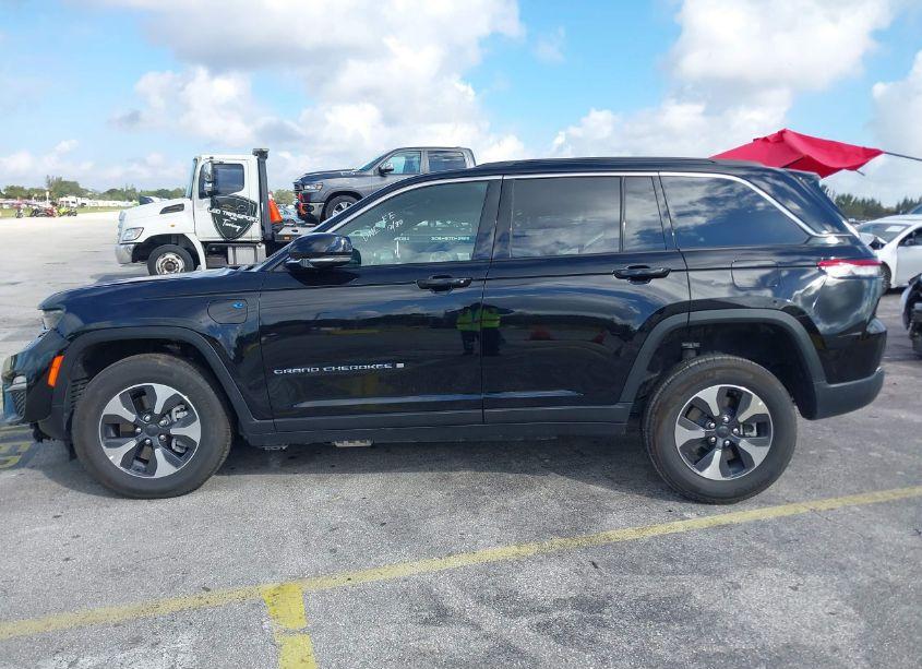 Photo 15 of 2024 Jeep Grand CHEROKEE 4XE (VIN 1C4RJYB60RC120865)