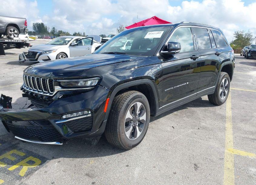 Photo 2 of 2024 Jeep Grand CHEROKEE 4XE (VIN 1C4RJYB60RC120865)