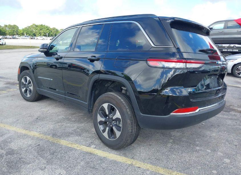 Photo 3 of 2024 Jeep Grand CHEROKEE 4XE (VIN 1C4RJYB60RC120865)