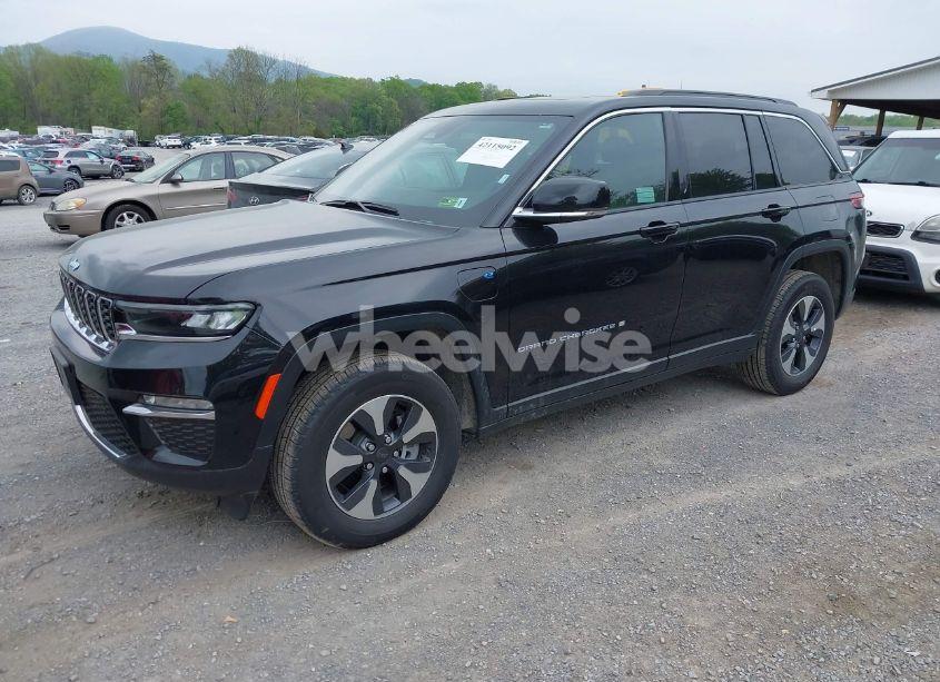 Photo 2 of 2024 Jeep Grand CHEROKEE 4XE (VIN 1C4RJYB61R8521215)