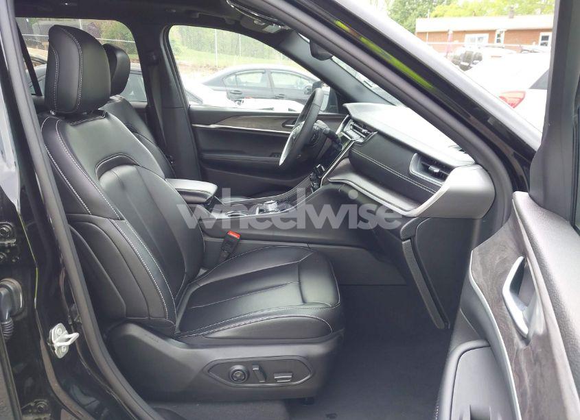 Photo 5 of 2024 Jeep Grand CHEROKEE 4XE (VIN 1C4RJYB61R8521215)