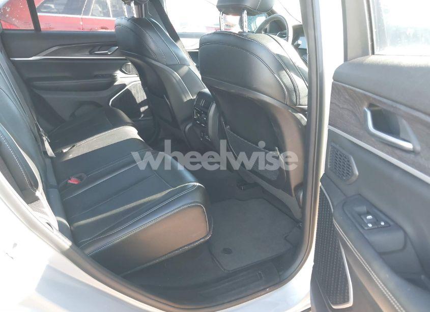 Photo 8 of 2024 Jeep Grand CHEROKEE 4XE (VIN 1C4RJYB61R8531906)