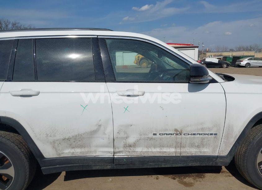 Photo 13 of 2023 Jeep Grand CHEROKEE 4XE (VIN 1C4RJYB62PC624363)