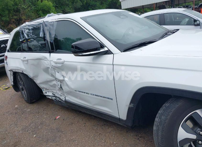 Photo 13 of 2024 Jeep Grand CHEROKEE 4XE (VIN 1C4RJYB62R8521496)