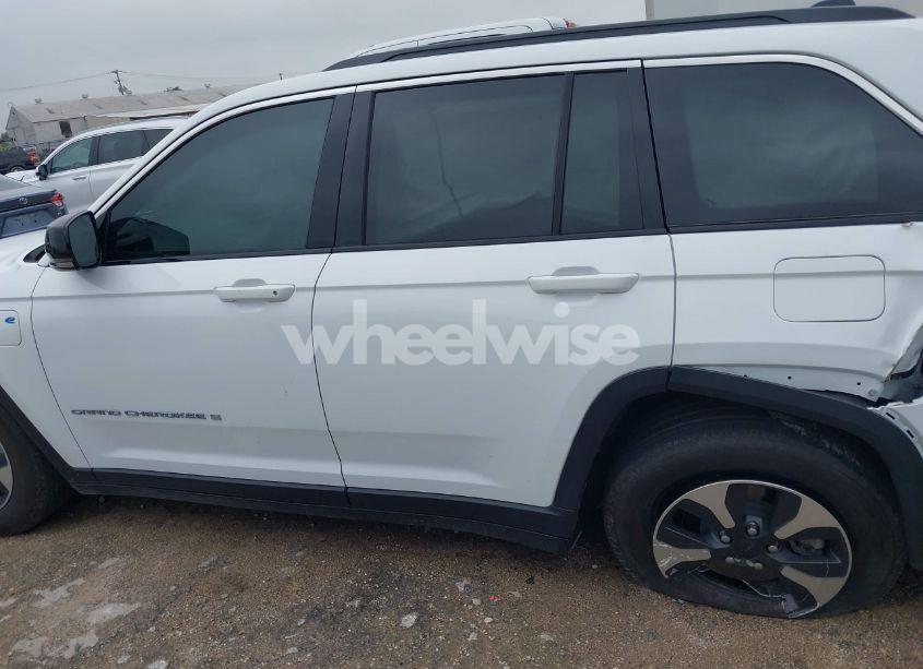 Photo 14 of 2024 Jeep Grand CHEROKEE 4XE (VIN 1C4RJYB62R8521496)