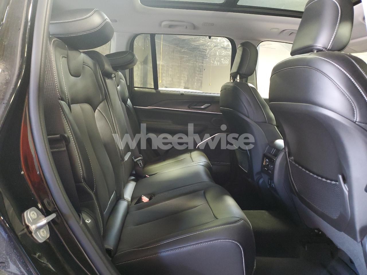 Photo 11 of 2023 JEEP GRAND CHEROKEE LIMITED 4XE (VIN 1C4RJYB63P8786909)